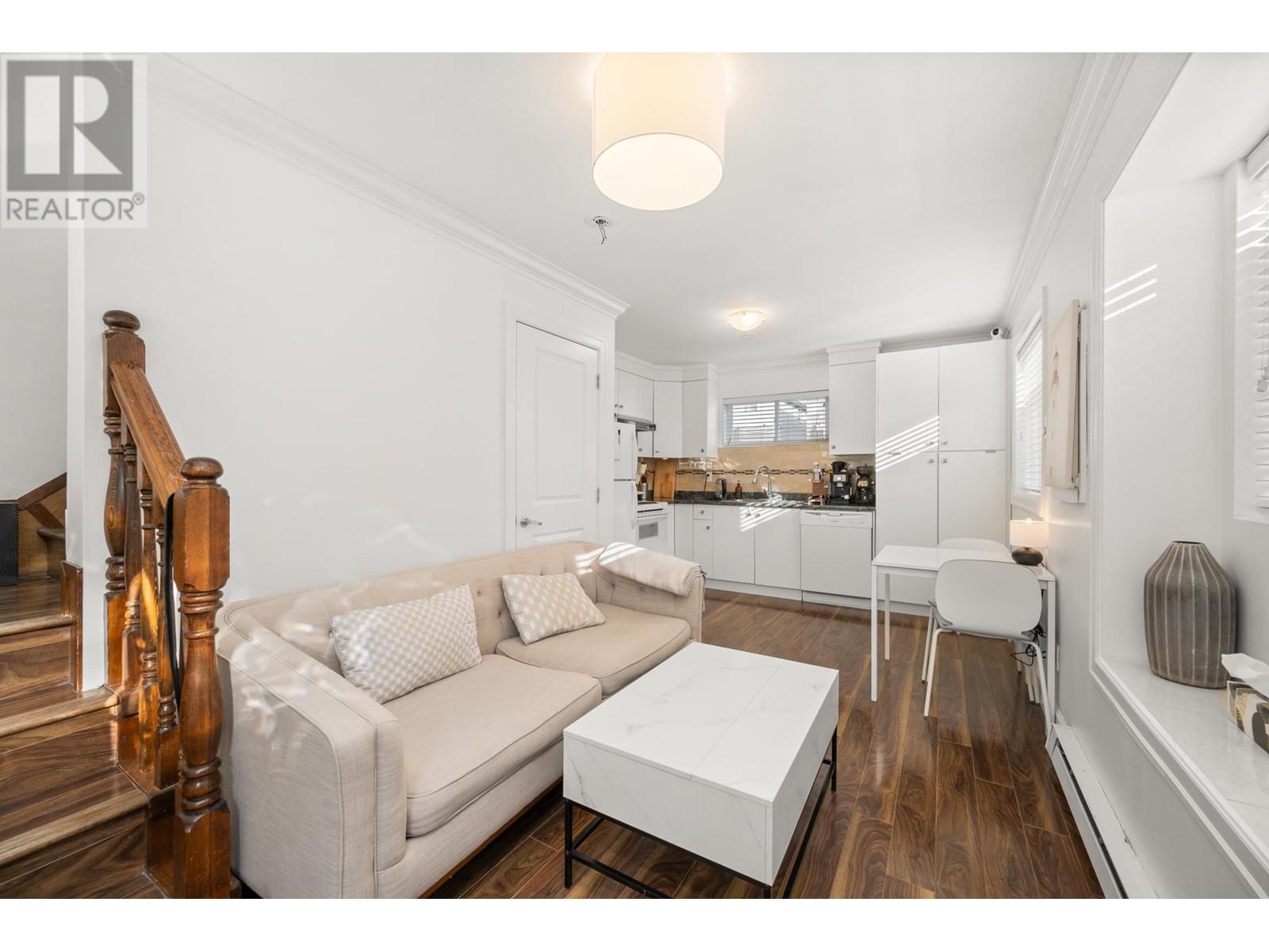 Listing Picture 31 of 40 : 2643 E 8TH AVENUE, Vancouver / 溫哥華 - 魯藝地產 Yvonne Lu Group - MLS Medallion Club Member