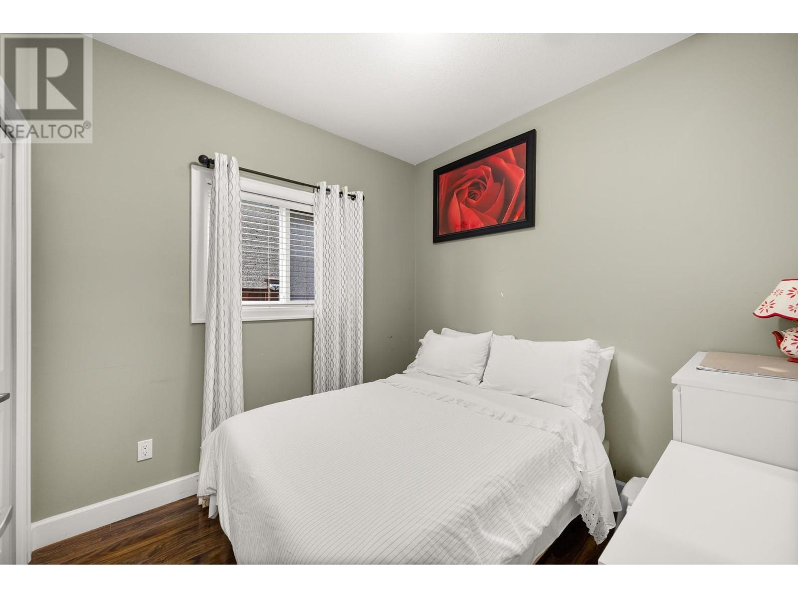 Listing Picture 24 of 40 : 2643 E 8TH AVENUE, Vancouver / 溫哥華 - 魯藝地產 Yvonne Lu Group - MLS Medallion Club Member