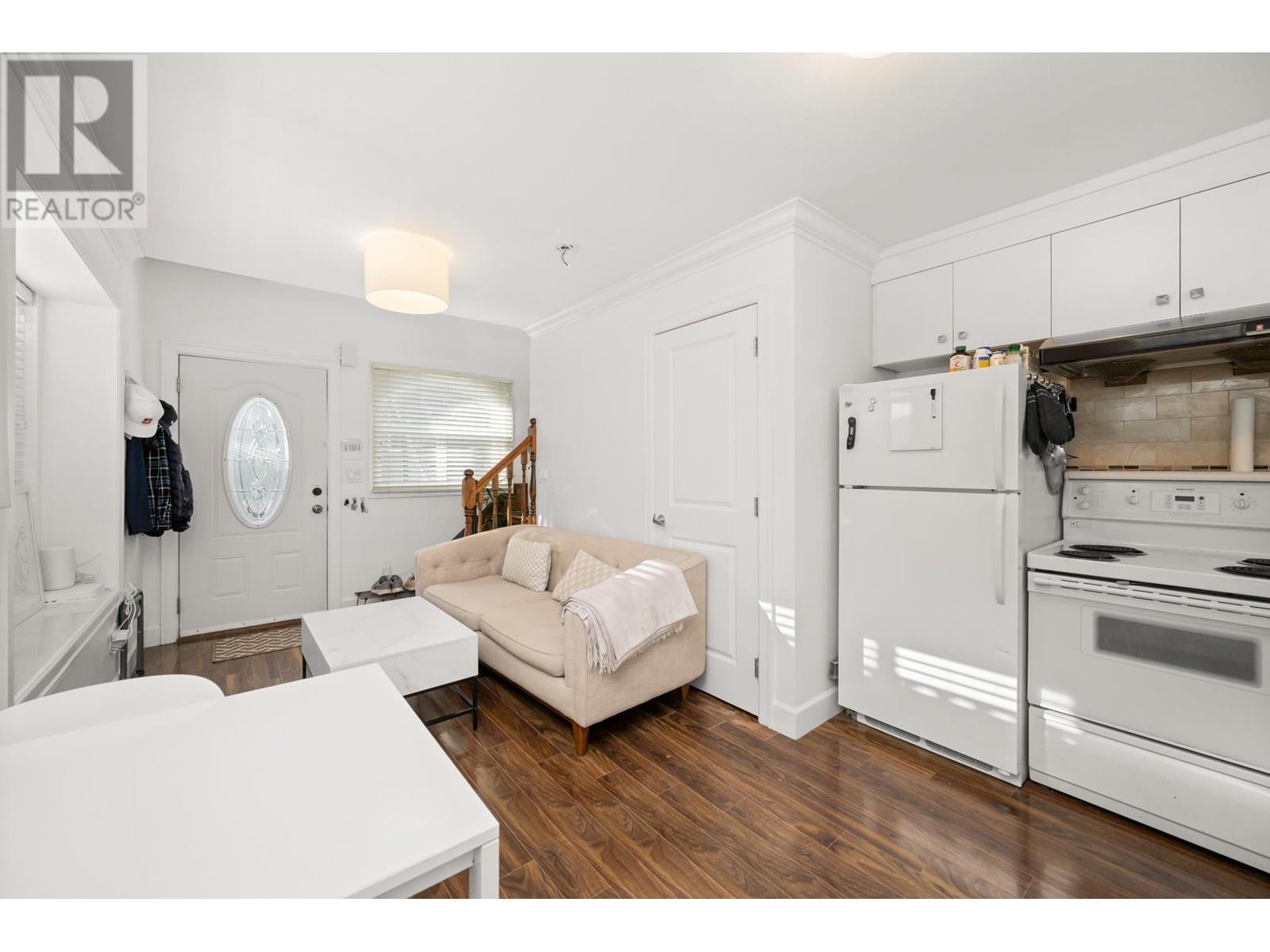 Listing Picture 32 of 40 : 2643 E 8TH AVENUE, Vancouver / 溫哥華 - 魯藝地產 Yvonne Lu Group - MLS Medallion Club Member