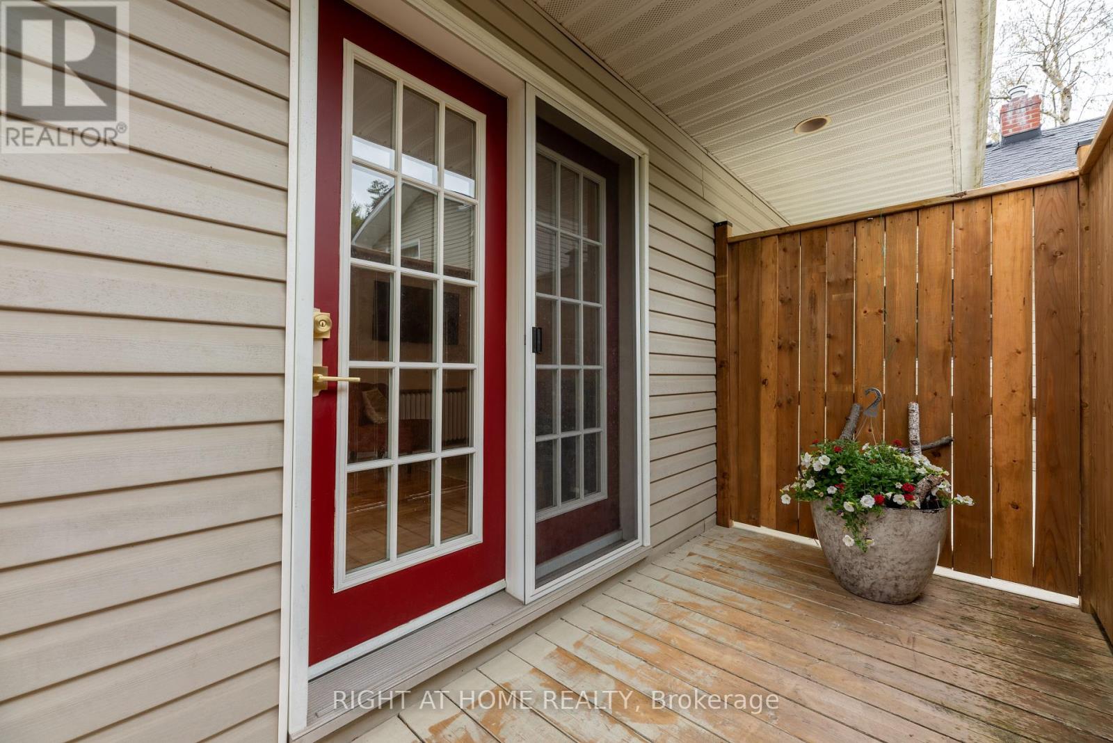 120 Wright Street, Richmond Hill, Ontario  L4C 4A5 - Photo 7 - N12027389