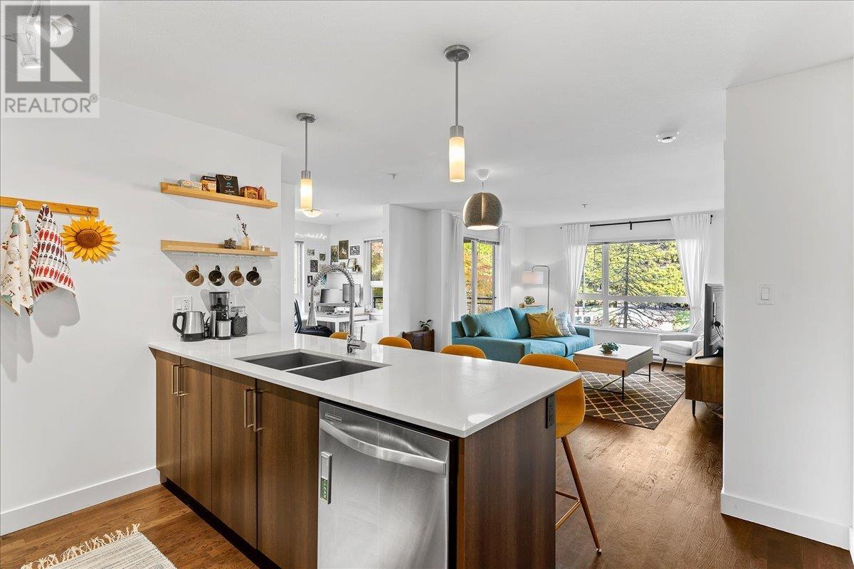 221 7088 14th Avenue, Burnaby, British Columbia  V3N 0E7 - Photo 2 - R2979487