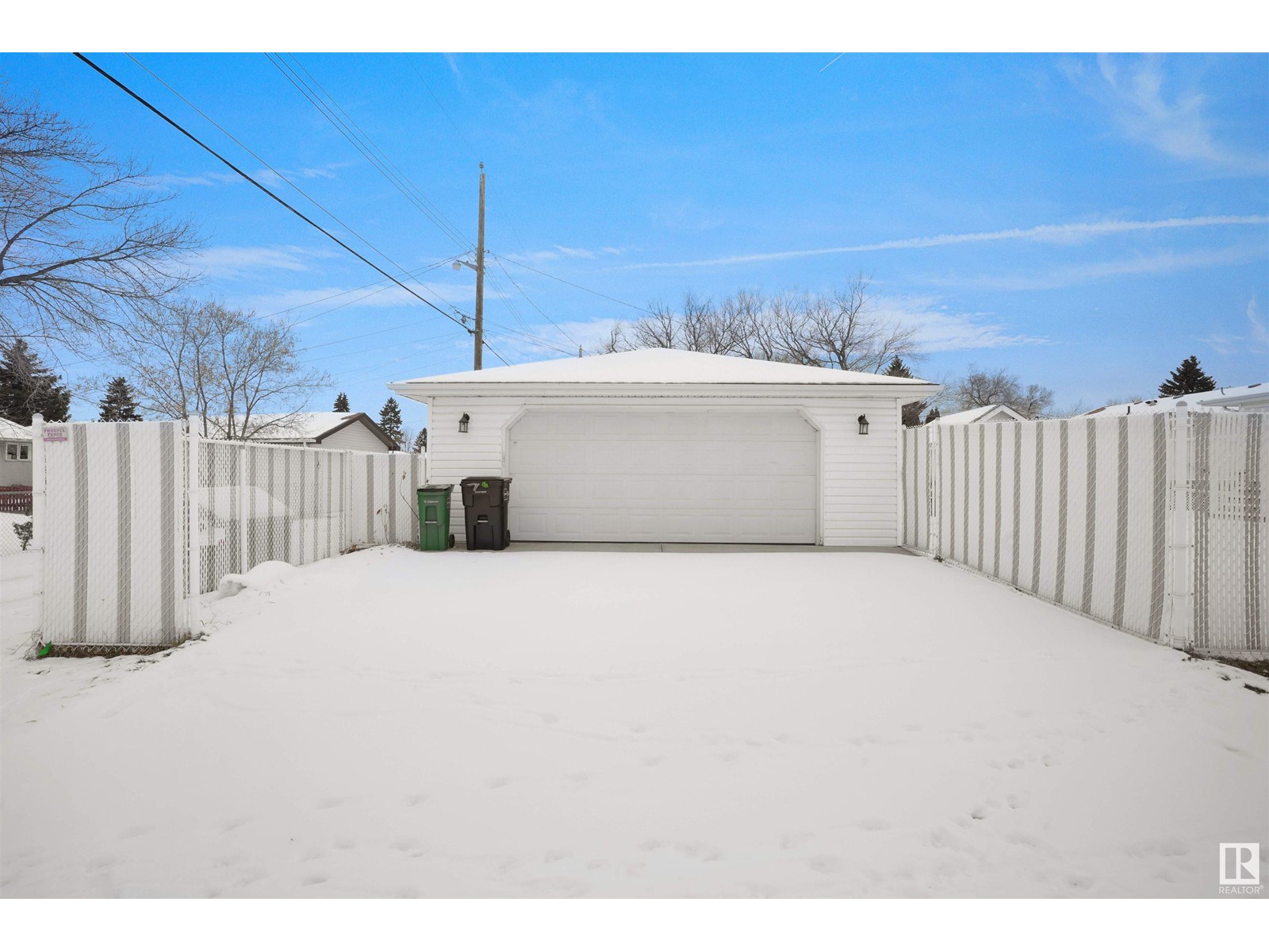 Property at 15220 91 AV NW image 3