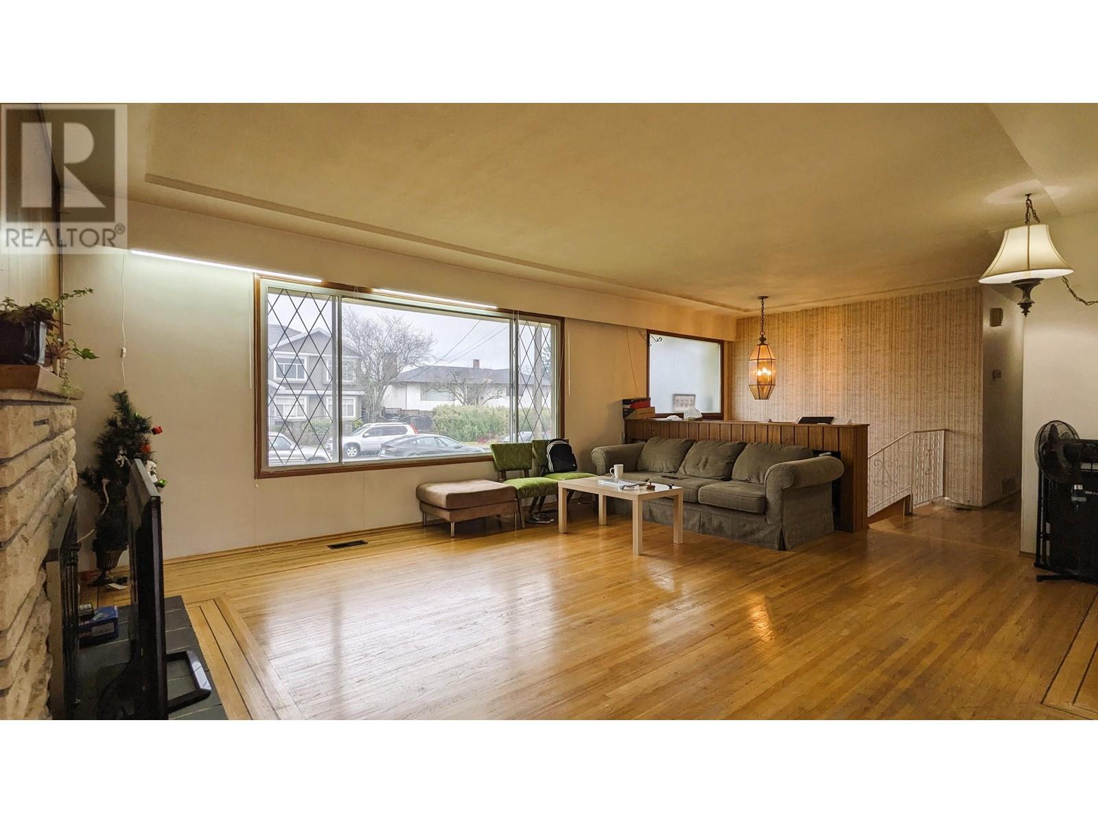 6660 Aubrey Street, Burnaby, British Columbia  V5B 2E2 - Photo 3 - R2979118