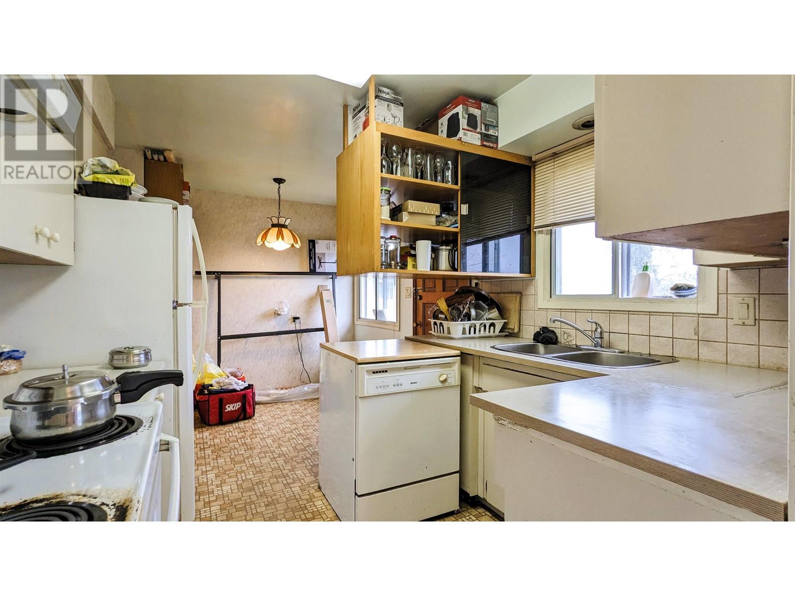 6660 Aubrey Street, Burnaby, British Columbia  V5B 2E2 - Photo 8 - R2979118