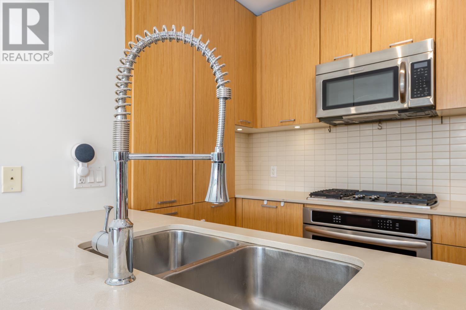 2408 301 Capilano Road, Port Moody, British Columbia  V3H 0G6 - Photo 3 - R2979504