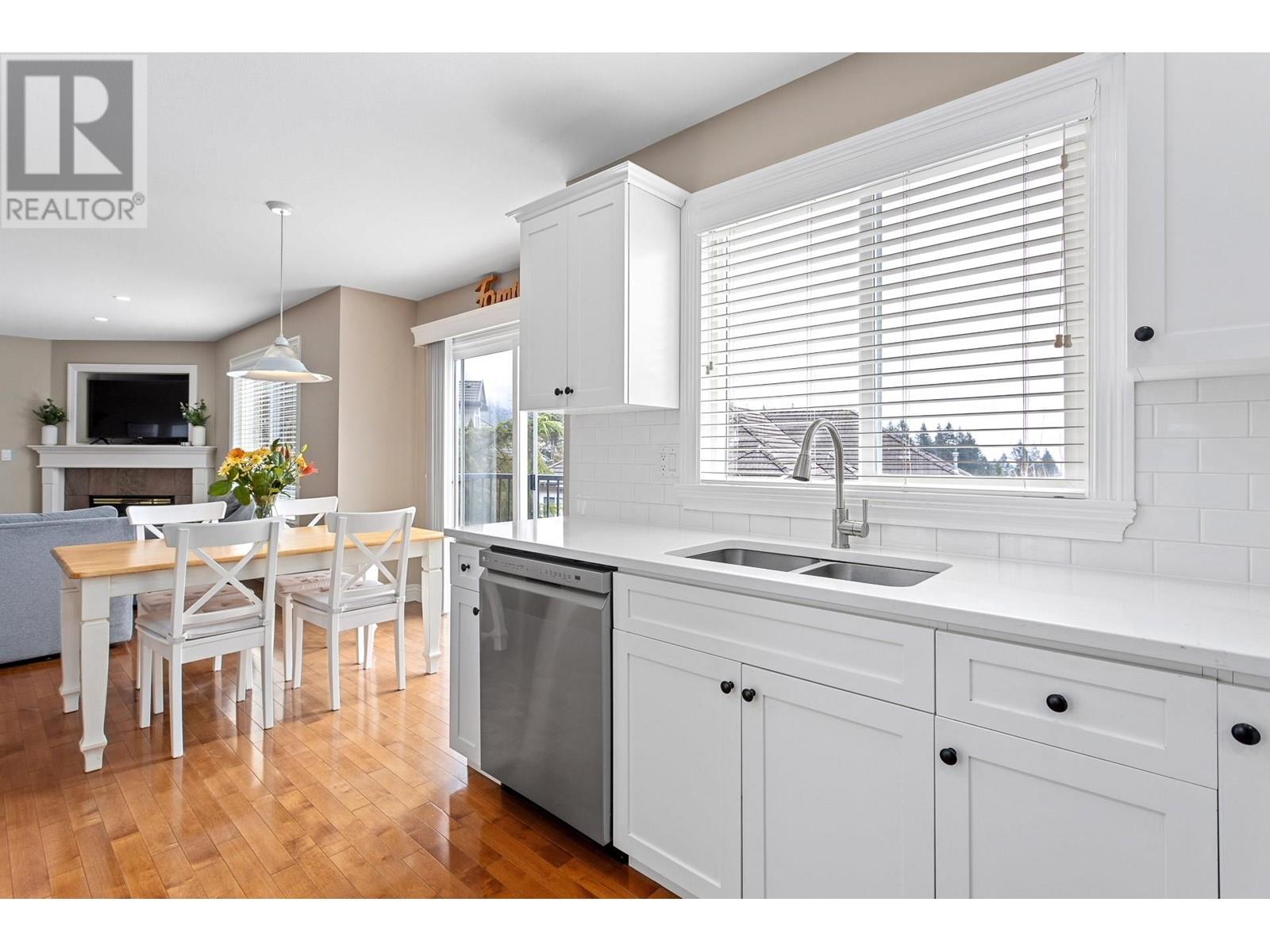 3040 Sienna Court, Coquitlam, British Columbia  V3E 3N7 - Photo 13 - R2979563