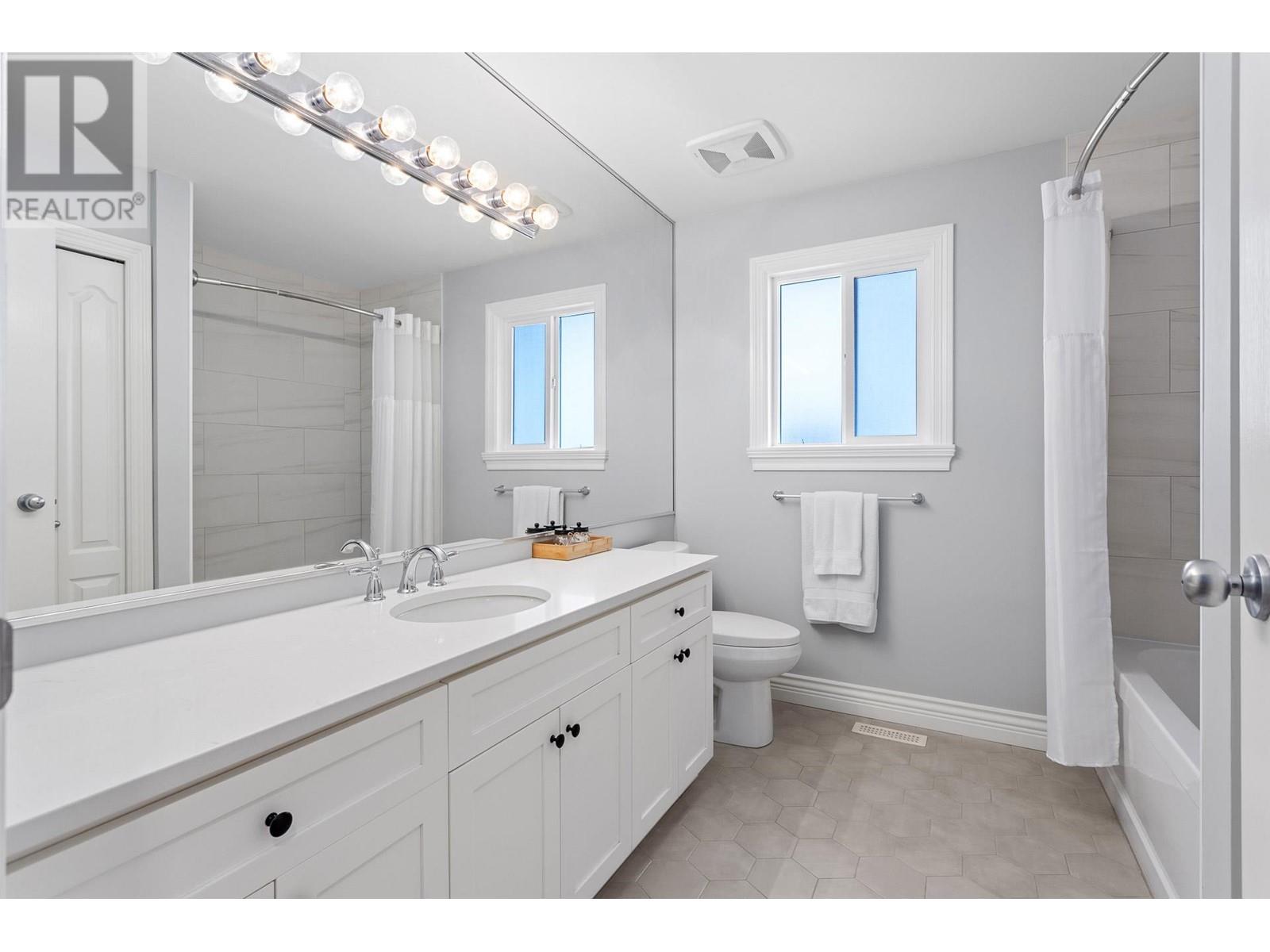 3040 Sienna Court, Coquitlam, British Columbia  V3E 3N7 - Photo 30 - R2979563