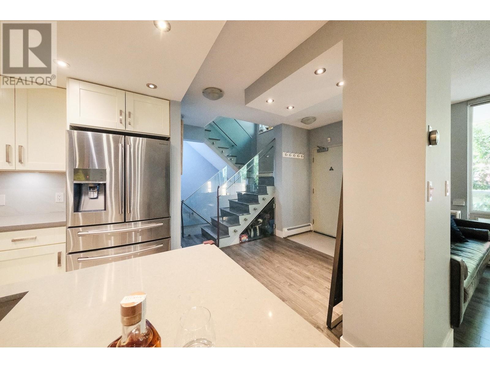 Listing Picture 13 of 27 : 1021 EXPO BOULEVARD, Vancouver / 溫哥華 - 魯藝地產 Yvonne Lu Group - MLS Medallion Club Member