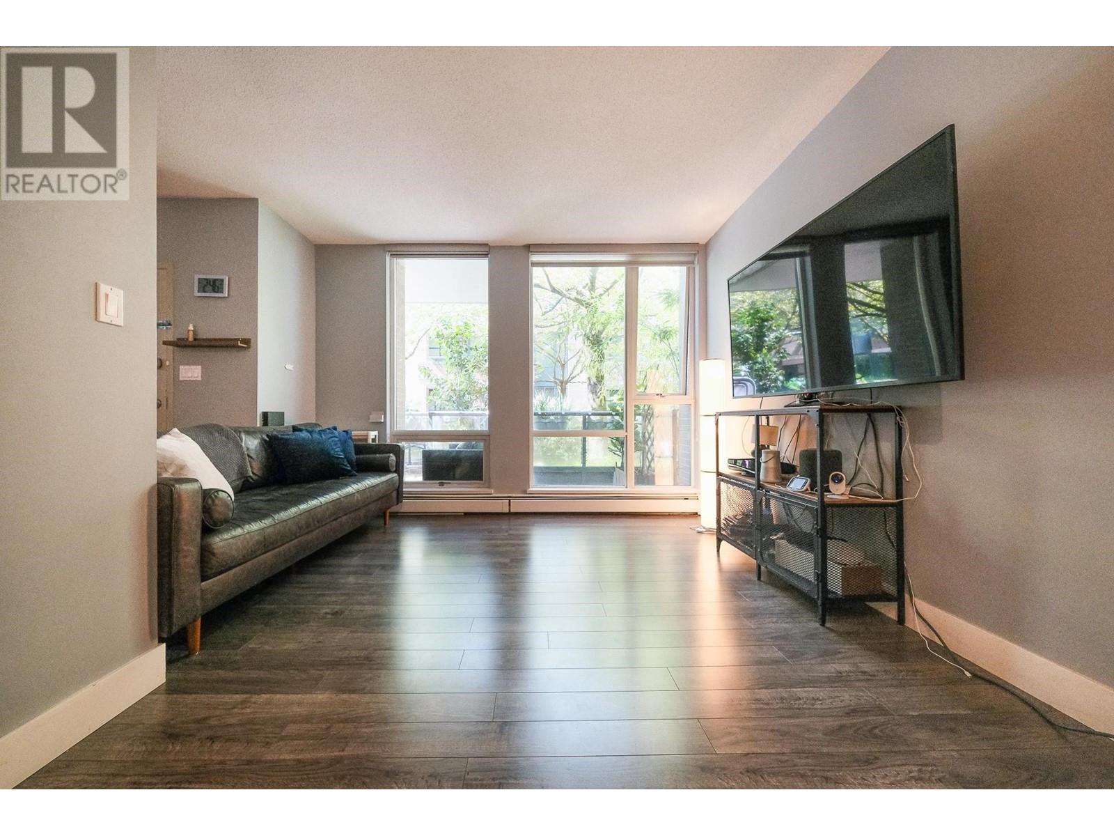 Listing Picture 5 of 27 : 1021 EXPO BOULEVARD, Vancouver / 溫哥華 - 魯藝地產 Yvonne Lu Group - MLS Medallion Club Member