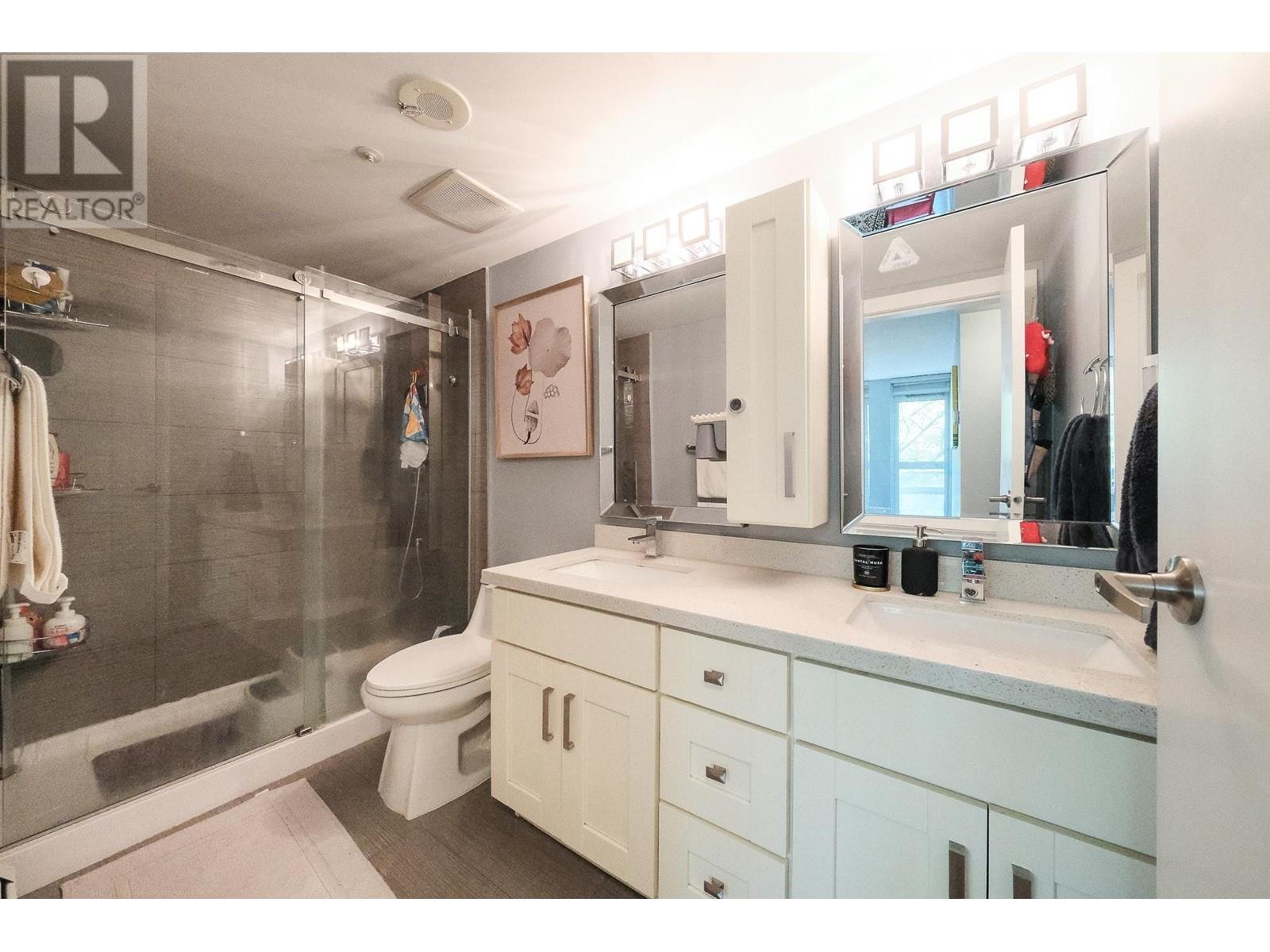Listing Picture 18 of 27 : 1021 EXPO BOULEVARD, Vancouver / 溫哥華 - 魯藝地產 Yvonne Lu Group - MLS Medallion Club Member