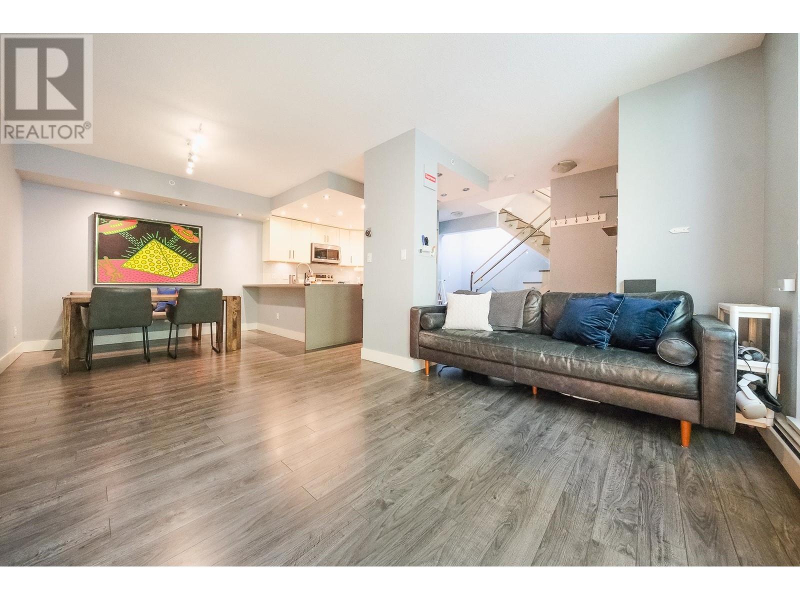 Listing Picture 3 of 27 : 1021 EXPO BOULEVARD, Vancouver / 溫哥華 - 魯藝地產 Yvonne Lu Group - MLS Medallion Club Member