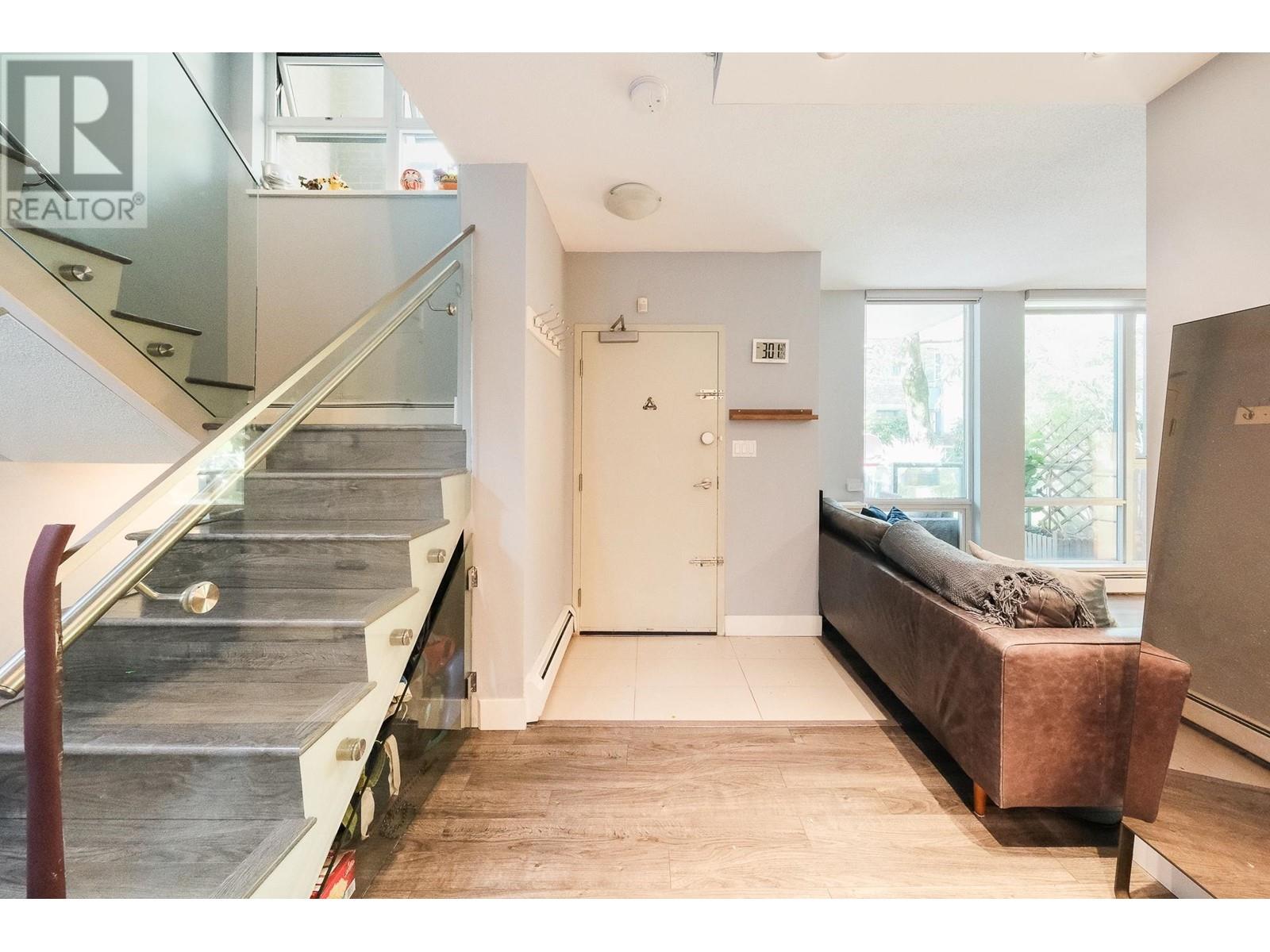 Listing Picture 7 of 27 : 1021 EXPO BOULEVARD, Vancouver / 溫哥華 - 魯藝地產 Yvonne Lu Group - MLS Medallion Club Member