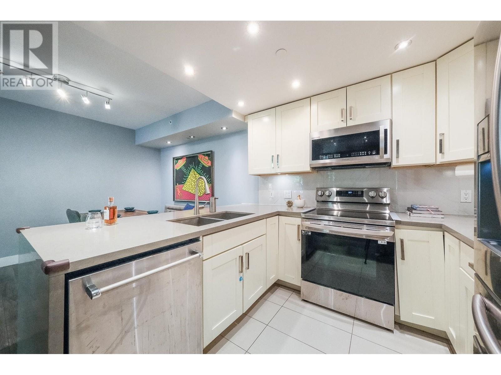 Listing Picture 12 of 27 : 1021 EXPO BOULEVARD, Vancouver / 溫哥華 - 魯藝地產 Yvonne Lu Group - MLS Medallion Club Member