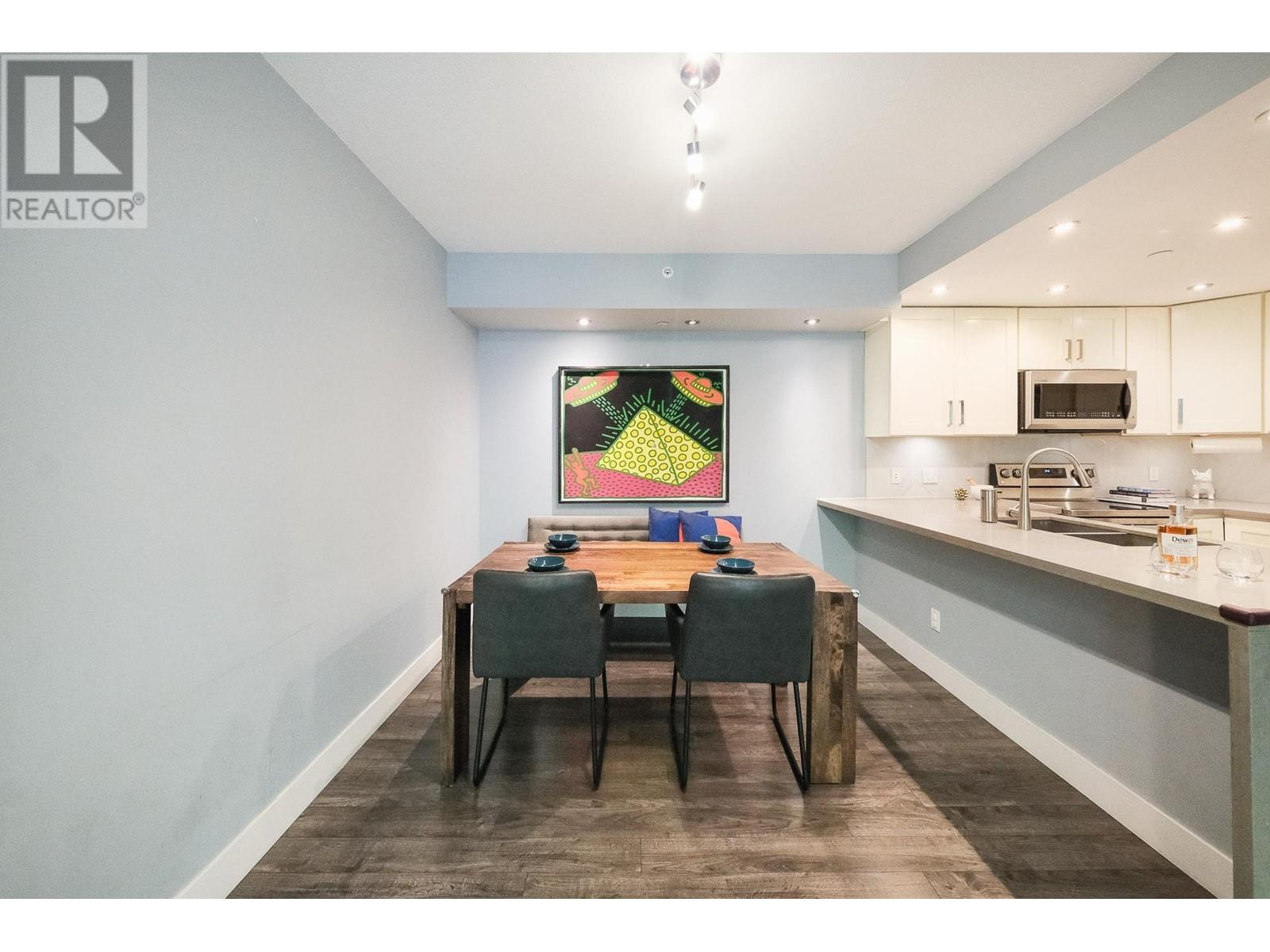 Listing Picture 2 of 27 : 1021 EXPO BOULEVARD, Vancouver / 溫哥華 - 魯藝地產 Yvonne Lu Group - MLS Medallion Club Member