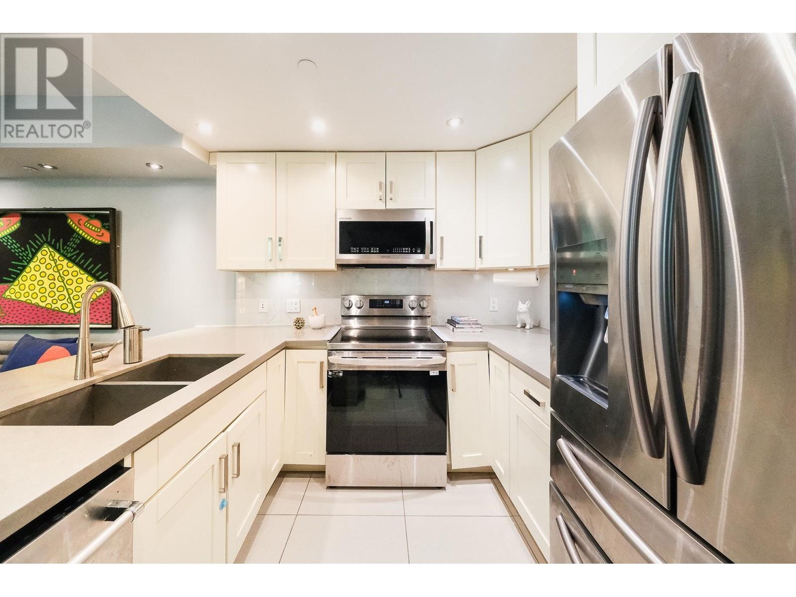Listing Picture 6 of 27 : 1021 EXPO BOULEVARD, Vancouver / 溫哥華 - 魯藝地產 Yvonne Lu Group - MLS Medallion Club Member