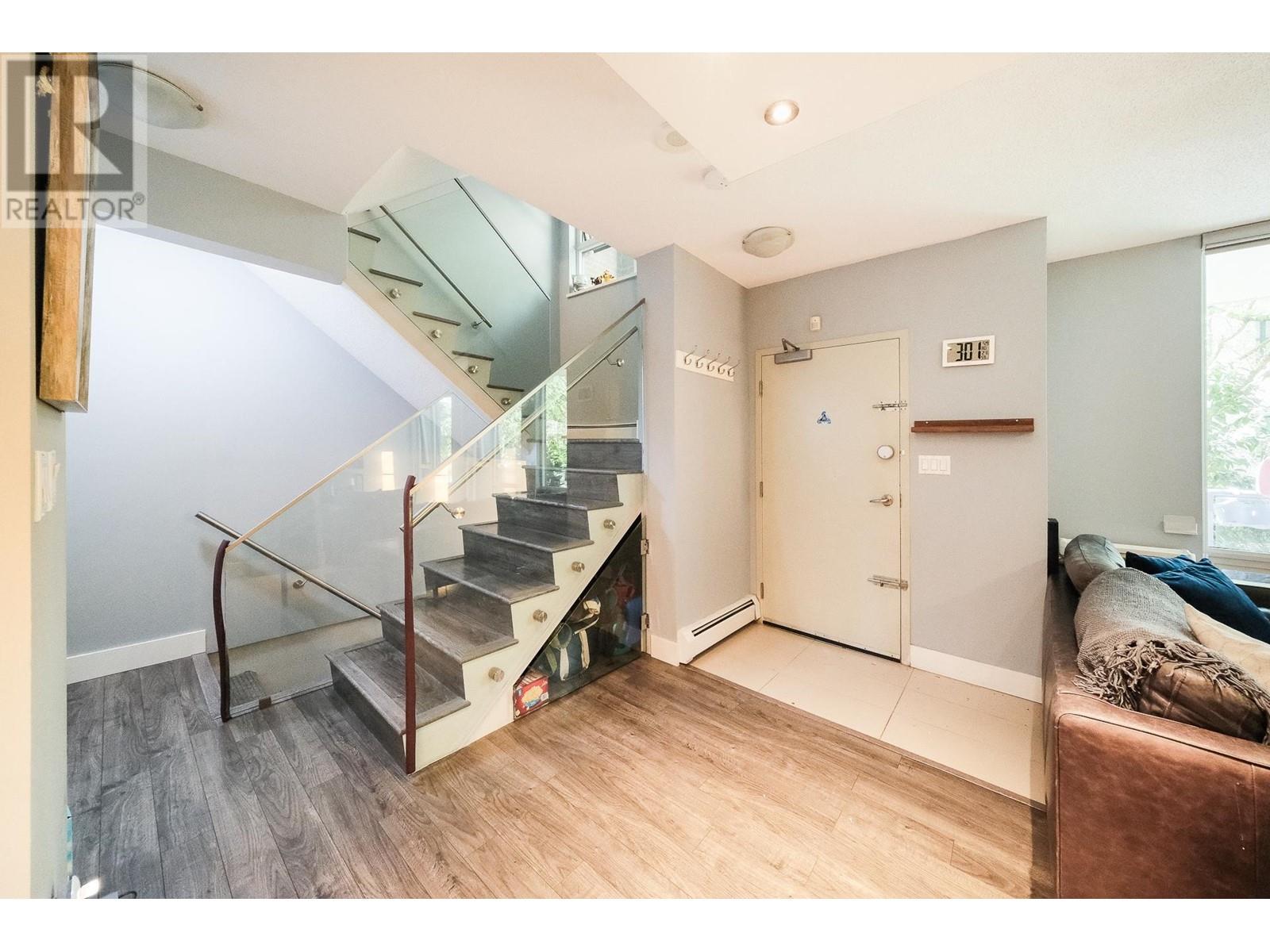 Listing Picture 8 of 27 : 1021 EXPO BOULEVARD, Vancouver / 溫哥華 - 魯藝地產 Yvonne Lu Group - MLS Medallion Club Member