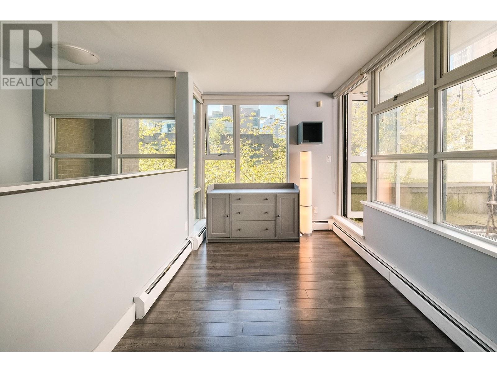Listing Picture 22 of 27 : 1021 EXPO BOULEVARD, Vancouver / 溫哥華 - 魯藝地產 Yvonne Lu Group - MLS Medallion Club Member