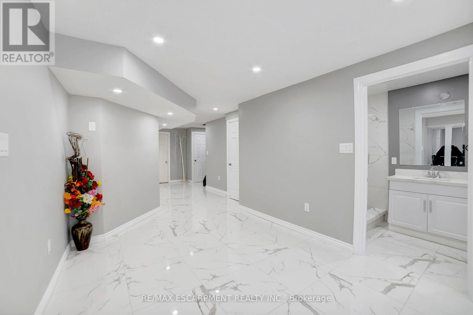 111 Vineberg Drive, Hamilton, Ontario  L8W 4A3 - Photo 28 - X12027426