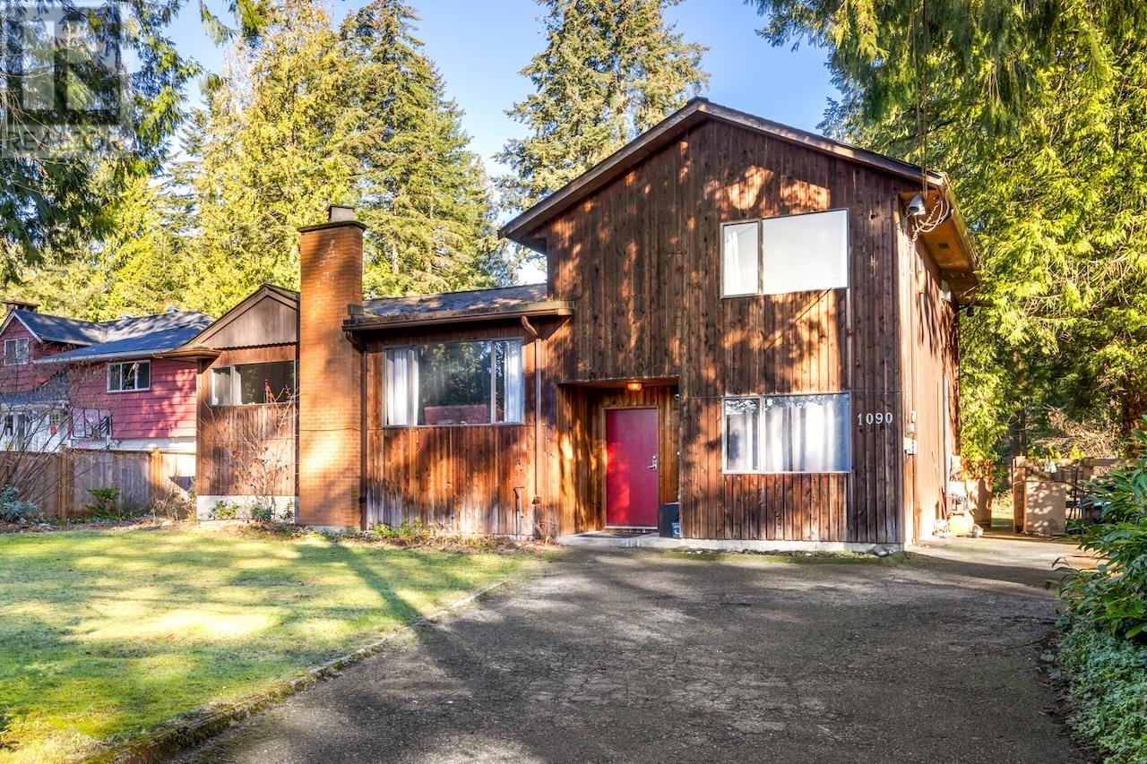 1090 Handsworth Road, North Vancouver, British Columbia  V7R 2A6 - Photo 1 - R2975934