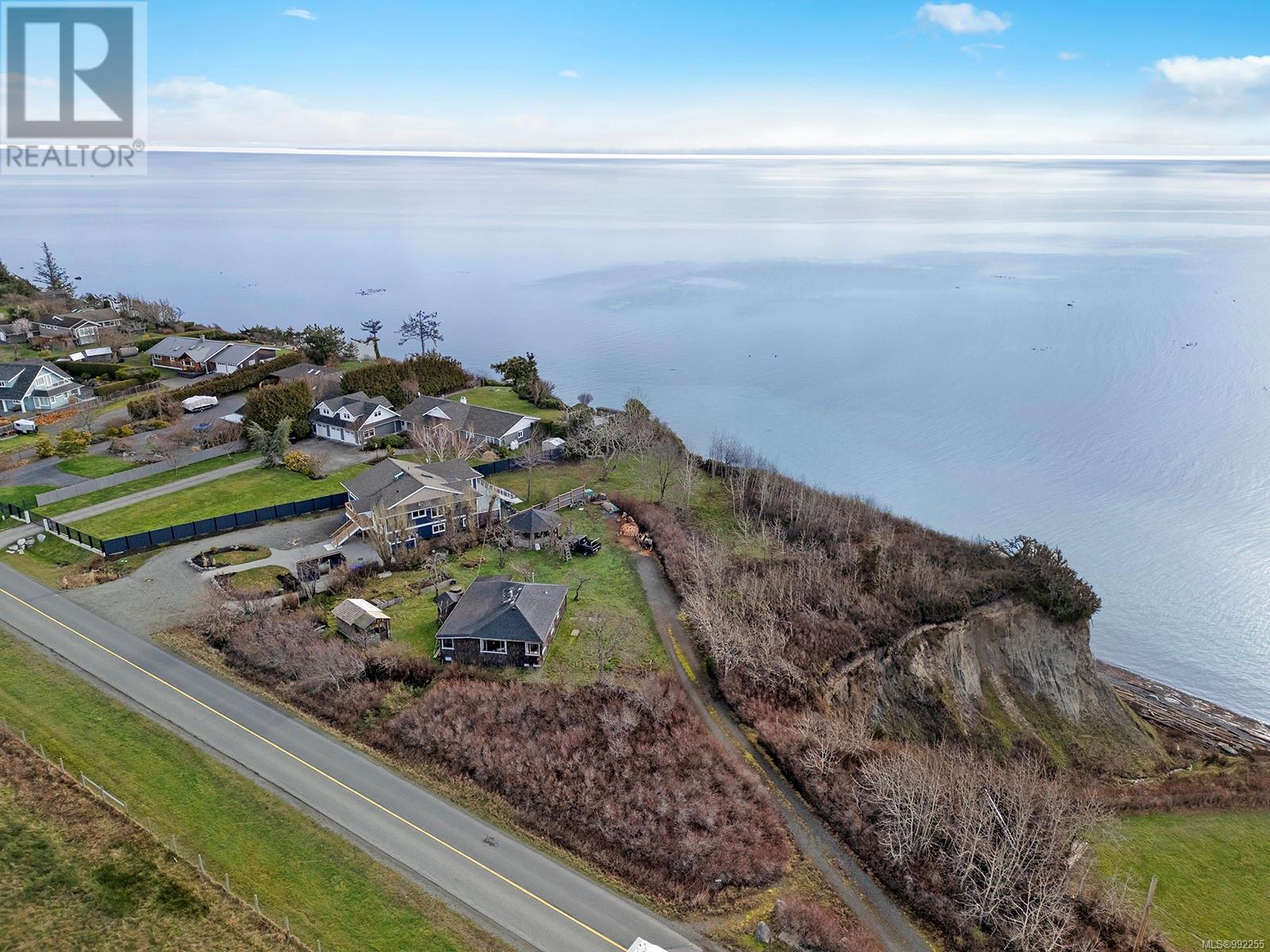 Property at 1027 Kye Bay Rd image 2
