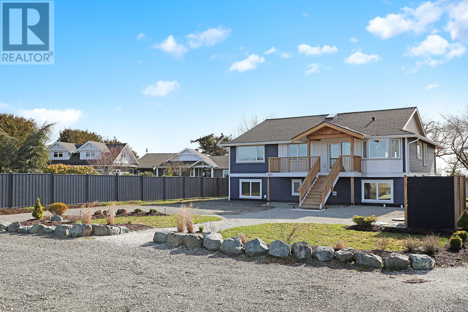 Property at 1027 Kye Bay Rd image 4