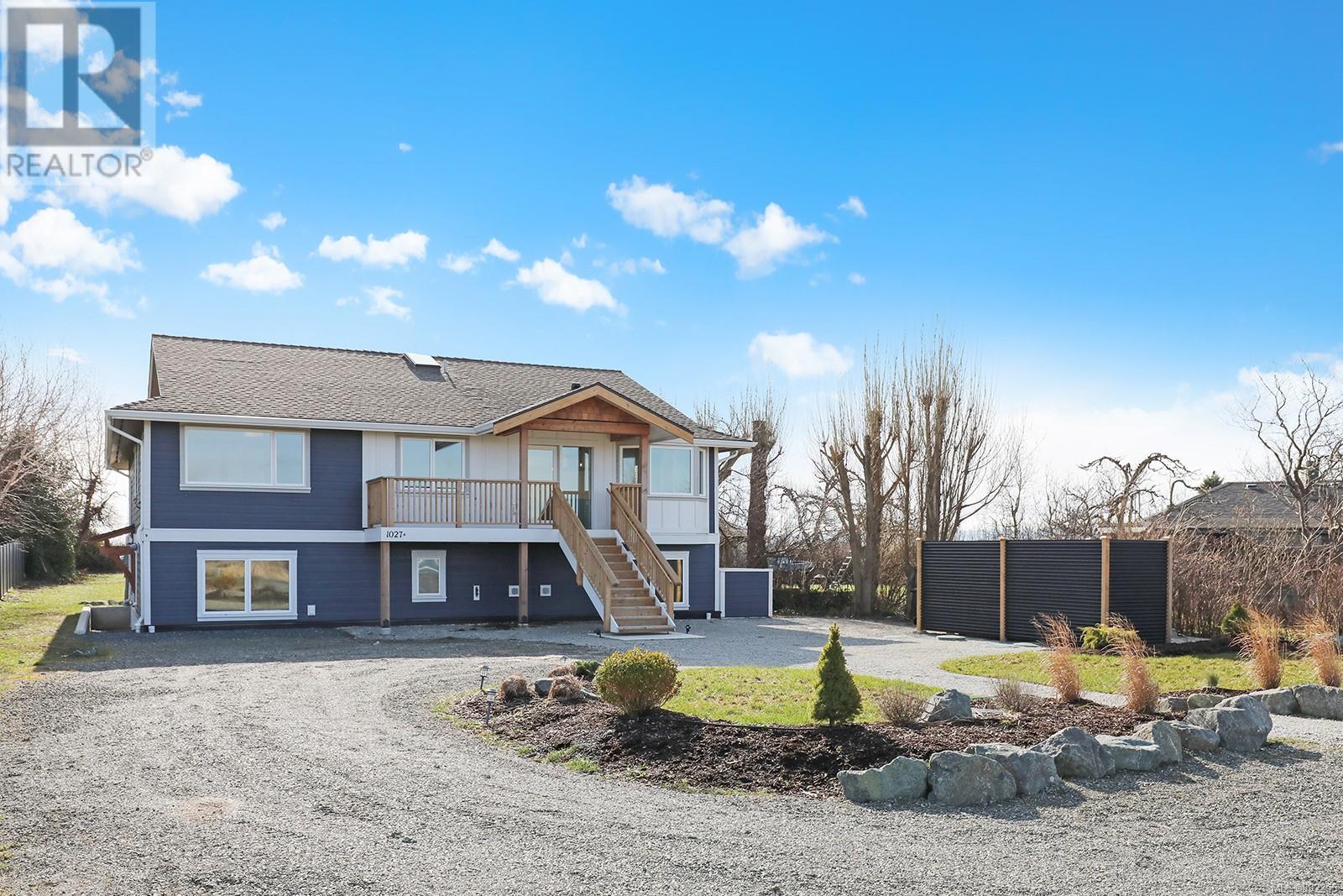 Property at 1027 Kye Bay Rd image 5