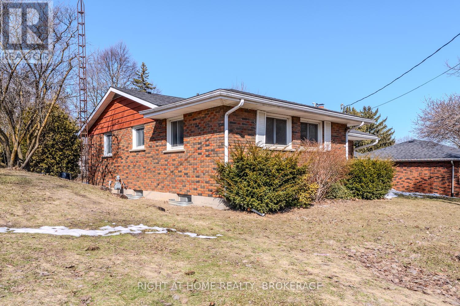 95 Silver Street, Brant, Ontario  N3L 1T8 - Photo 4 - X12021250