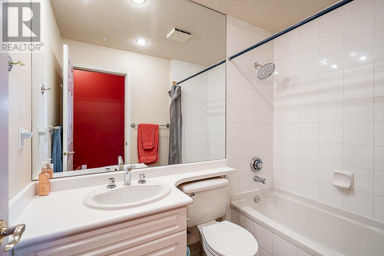Listing Picture 14 of 40 : 125 12931 RAILWAY AVENUE, Richmond / 烈治文 - 魯藝地產 Yvonne Lu Group - MLS Medallion Club Member