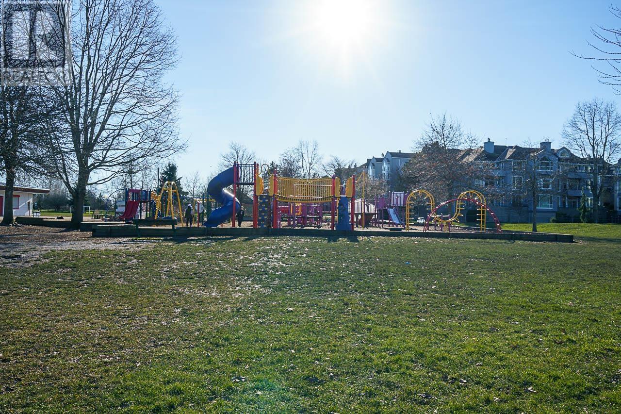 Listing Picture 39 of 40 : 125 12931 RAILWAY AVENUE, Richmond / 烈治文 - 魯藝地產 Yvonne Lu Group - MLS Medallion Club Member