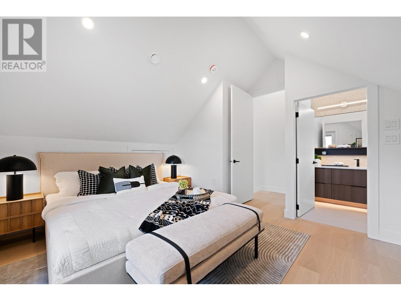 2 1260 Kaslo Street, Vancouver, British Columbia  V5K 3Z7 - Photo 21 - R2979455