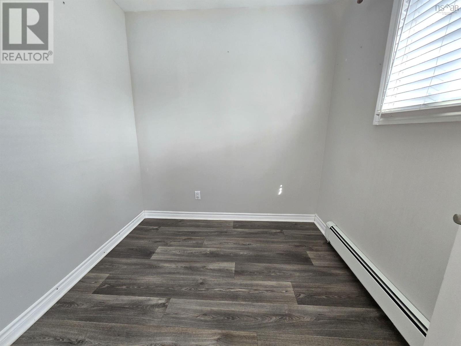 190 Brookside Street, Glace Bay, Nova Scotia  B1A 1L3 - Photo 11 - 202505223