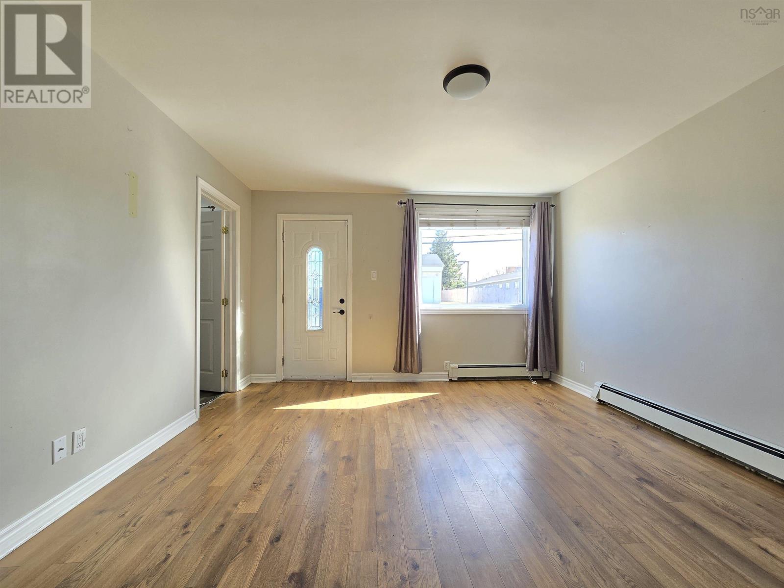 190 Brookside Street, Glace Bay, Nova Scotia  B1A 1L3 - Photo 5 - 202505223