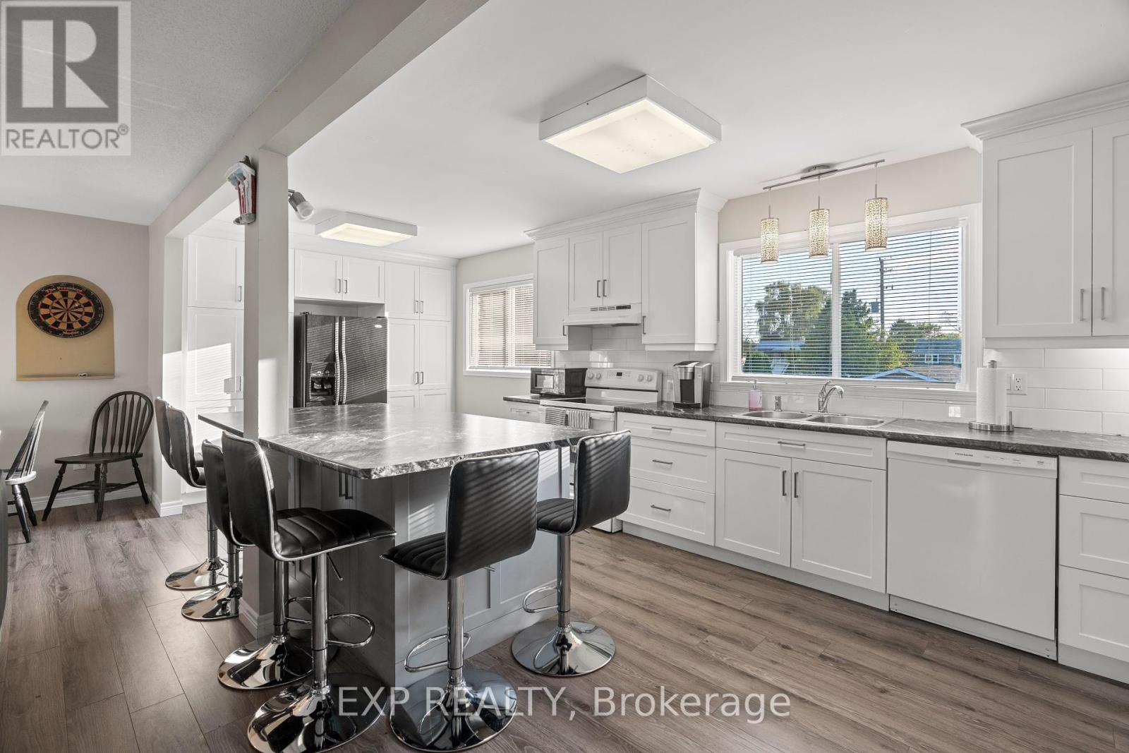 9952 Prince Philip Street, Lambton Shores (Port Franks), Ontario  N0M 2N0 - Photo 10 - X12027516