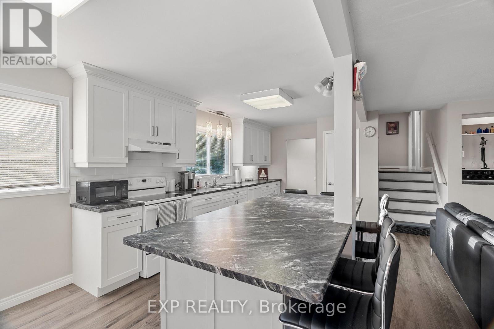9952 Prince Philip Street, Lambton Shores (Port Franks), Ontario  N0M 2N0 - Photo 11 - X12027516