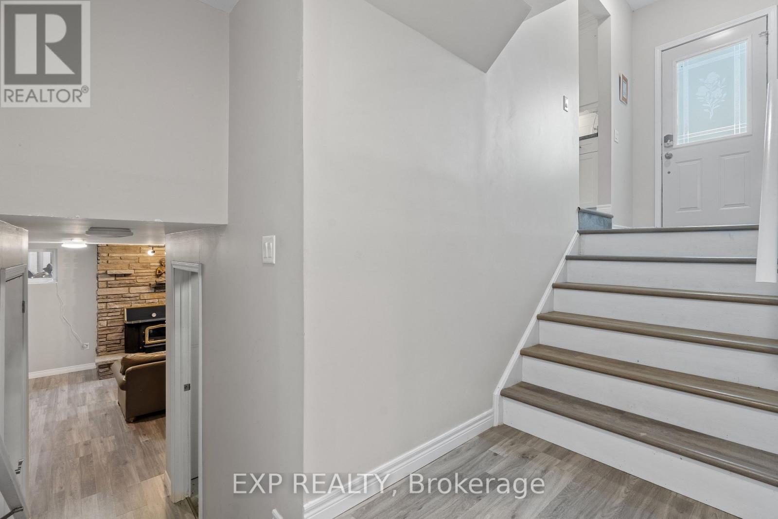 9952 Prince Philip Street, Lambton Shores (Port Franks), Ontario  N0M 2N0 - Photo 22 - X12027516