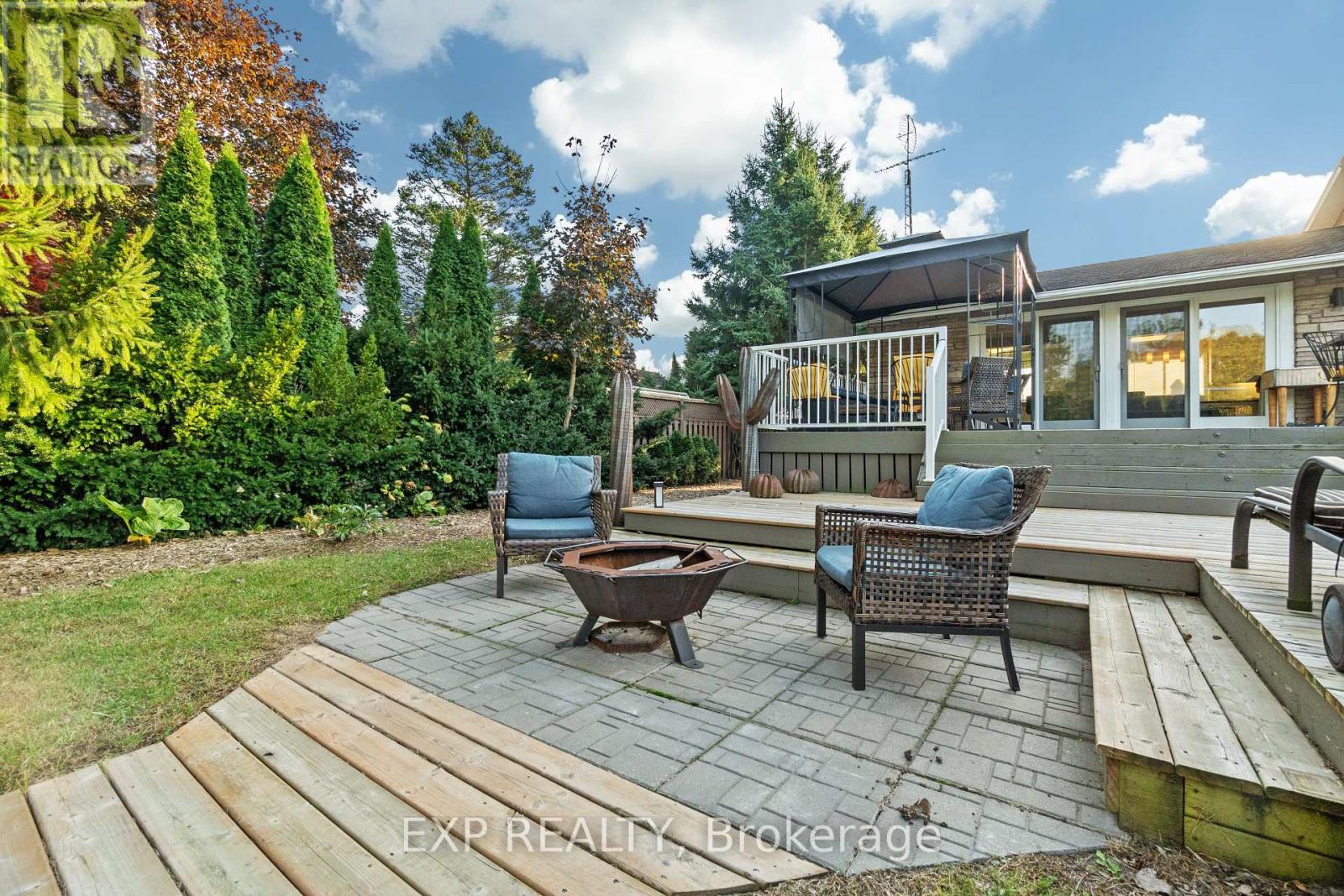 9952 Prince Philip Street, Lambton Shores (Port Franks), Ontario  N0M 2N0 - Photo 37 - X12027516