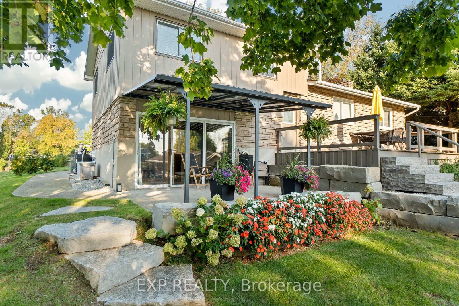 9952 Prince Philip Street, Lambton Shores (Port Franks), Ontario  N0M 2N0 - Photo 4 - X12027516