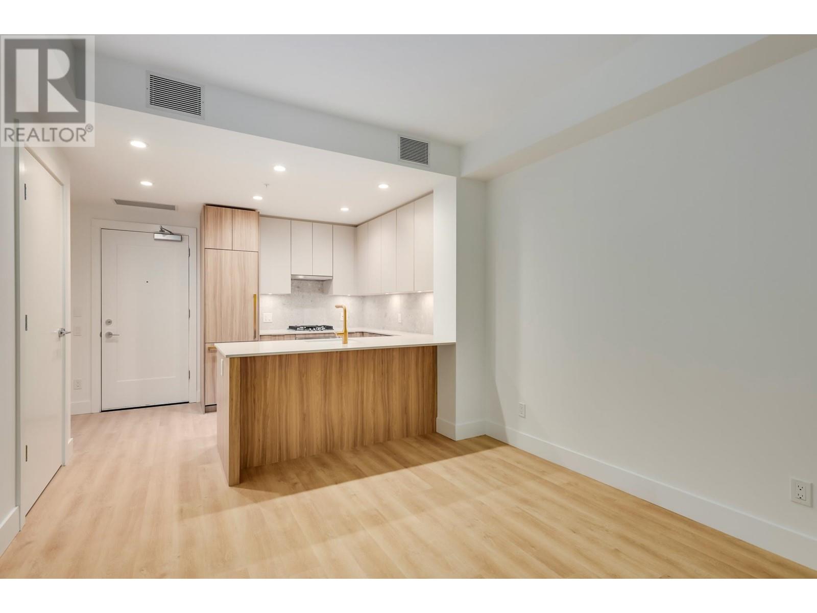 303 2325 Emery Court, North Vancouver, British Columbia  V7J 0E9 - Photo 5 - R2979618