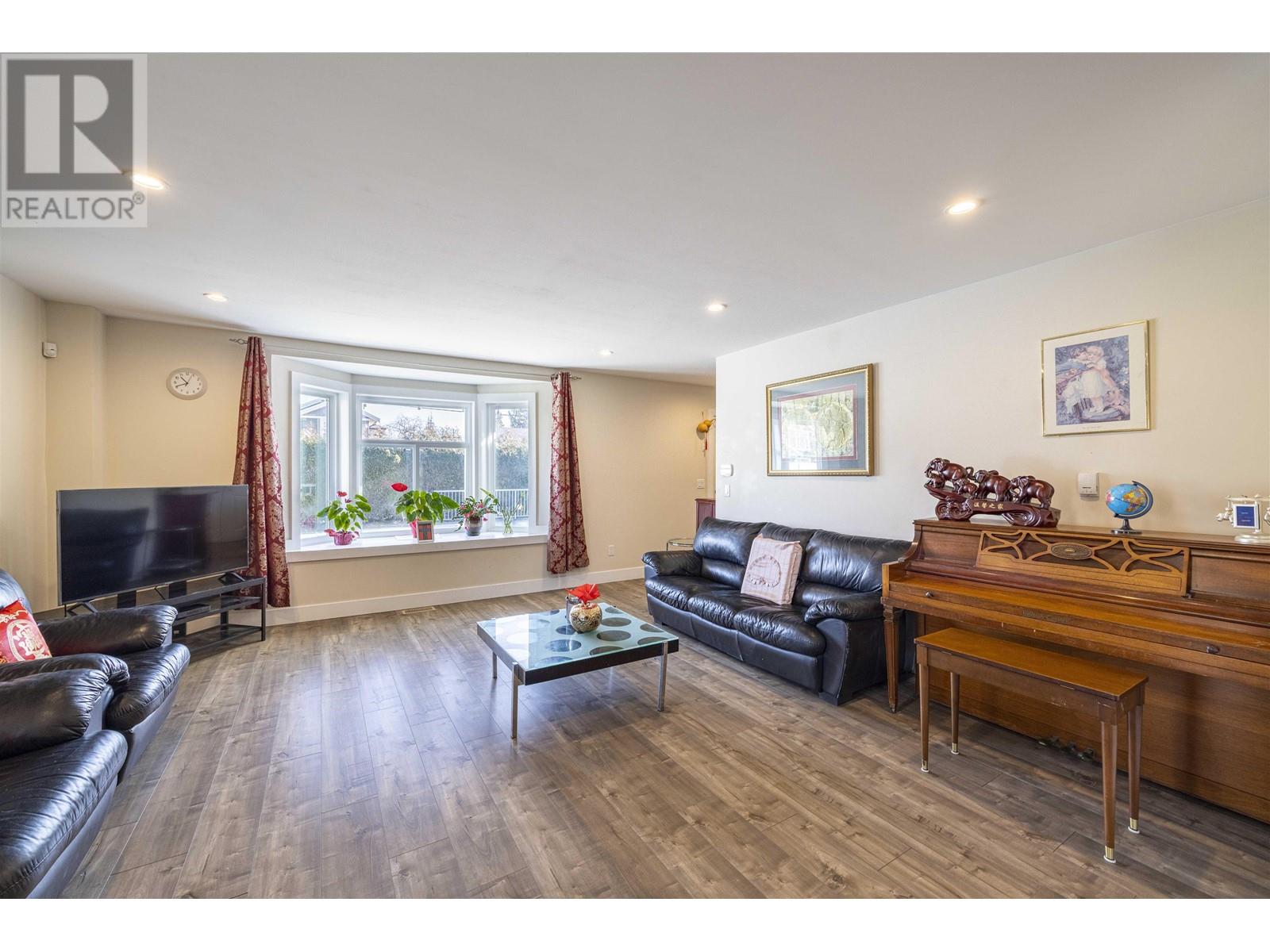 7535 Burgess Street, Burnaby, British Columbia  V3N 3H9 - Photo 6 - R2979629