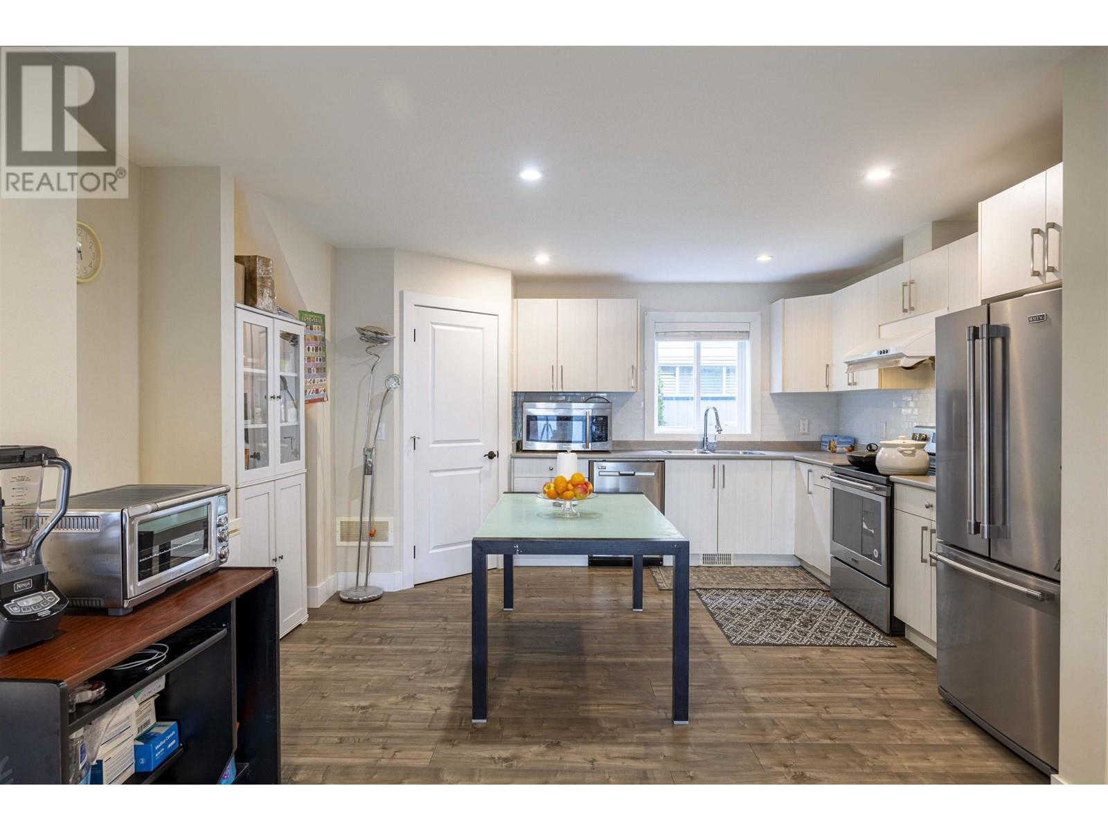 7535 Burgess Street, Burnaby, British Columbia  V3N 3H9 - Photo 8 - R2979629