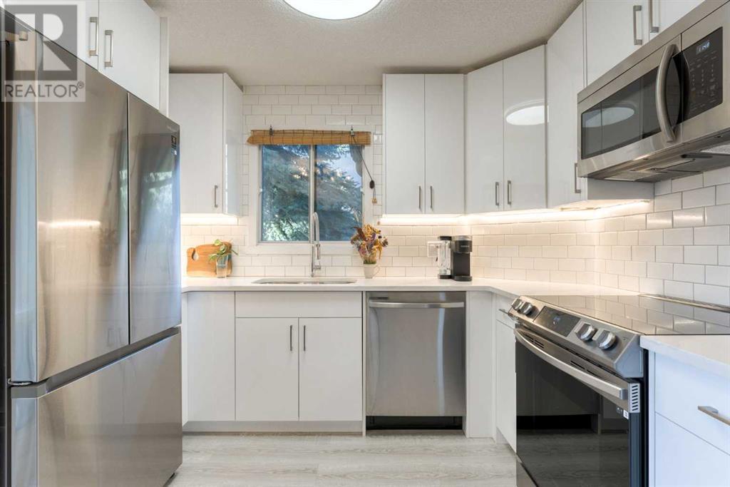 61, 70 Beacham Way Nw, Calgary, Alberta  T3K 1R8 - Photo 4 - A2188724