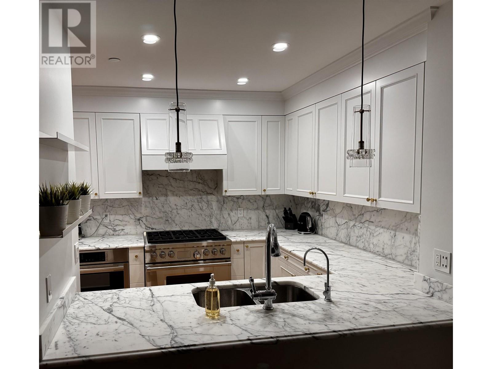 Listing Picture 11 of 14 : 471 BEACH CRESCENT, Vancouver / 溫哥華 - 魯藝地產 Yvonne Lu Group - MLS Medallion Club Member