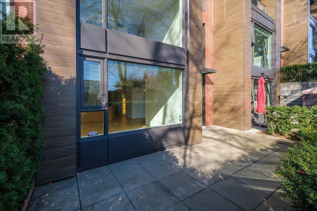 1581 W 57th Avenue, Vancouver, British Columbia  V6P 0H7 - Photo 2 - R2977881