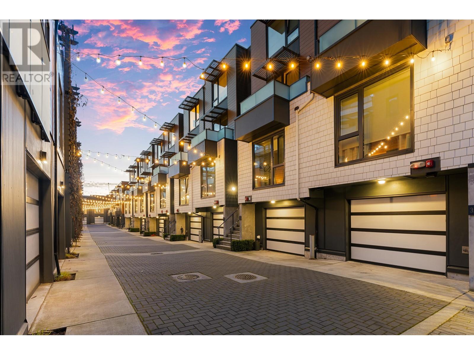 32 720 E 3rd Street, North Vancouver, British Columbia  V7L 0G7 - Photo 1 - R2979633