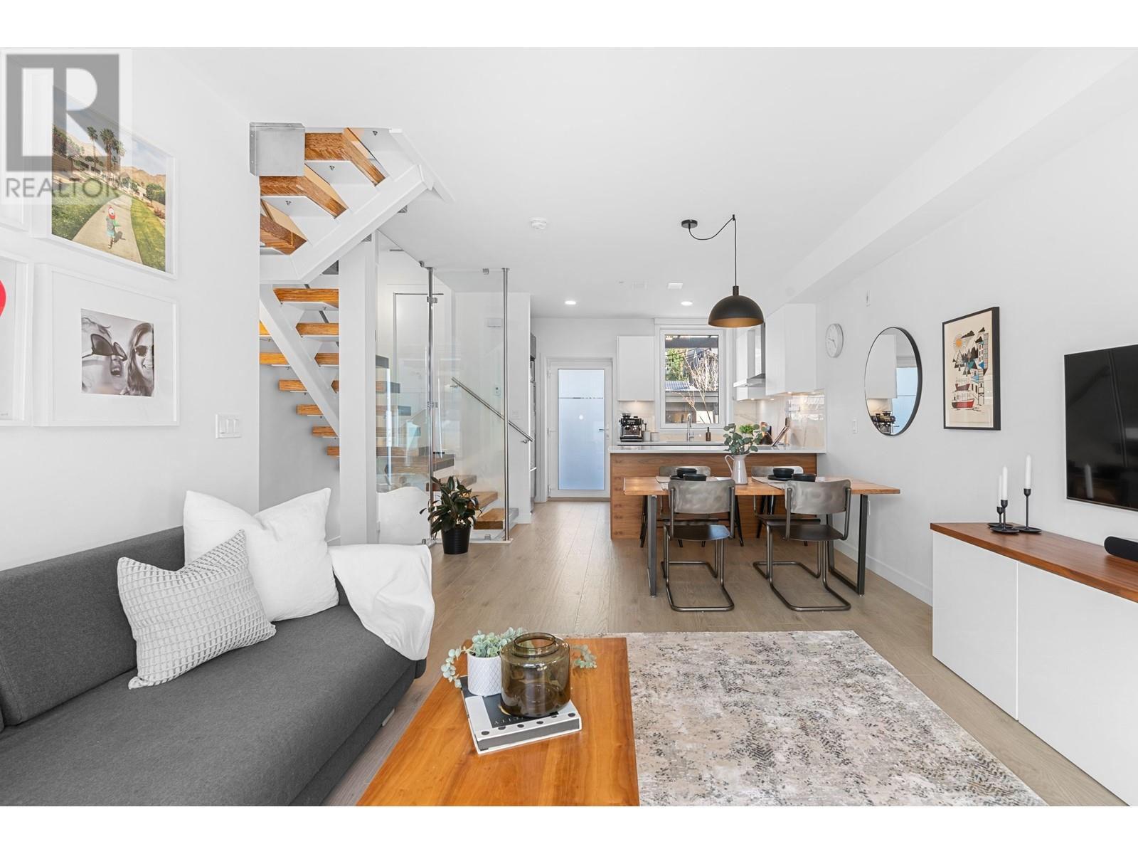 32 720 E 3rd Street, North Vancouver, British Columbia  V7L 0G7 - Photo 2 - R2979633