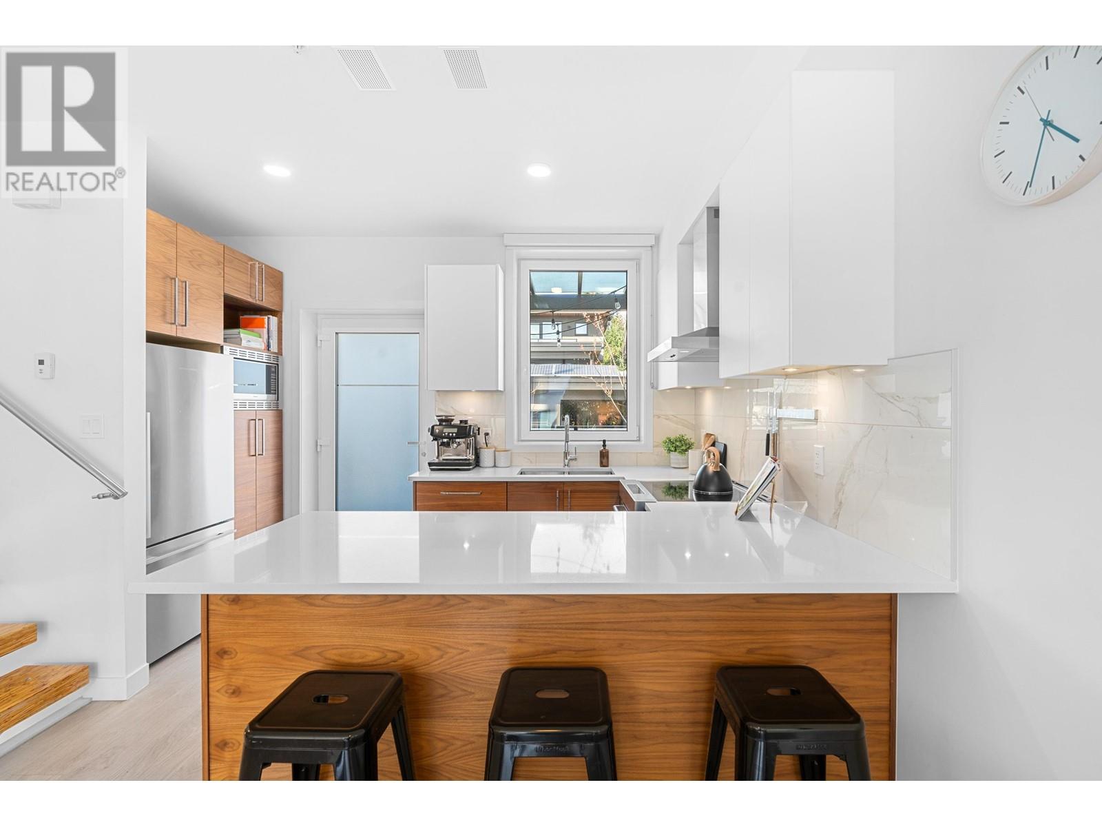 32 720 E 3rd Street, North Vancouver, British Columbia  V7L 0G7 - Photo 3 - R2979633