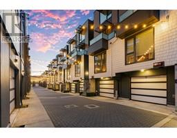 32 720 E 3RD STREET, North Vancouver, British Columbia