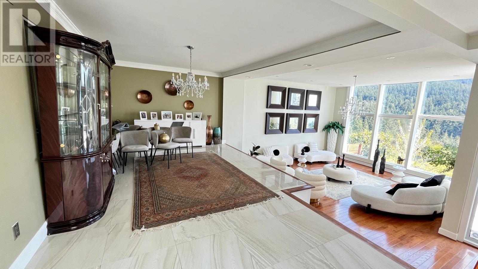 4992 Pinetree Crescent, West Vancouver, British Columbia  V7W 3A3 - Photo 1 - R2979634