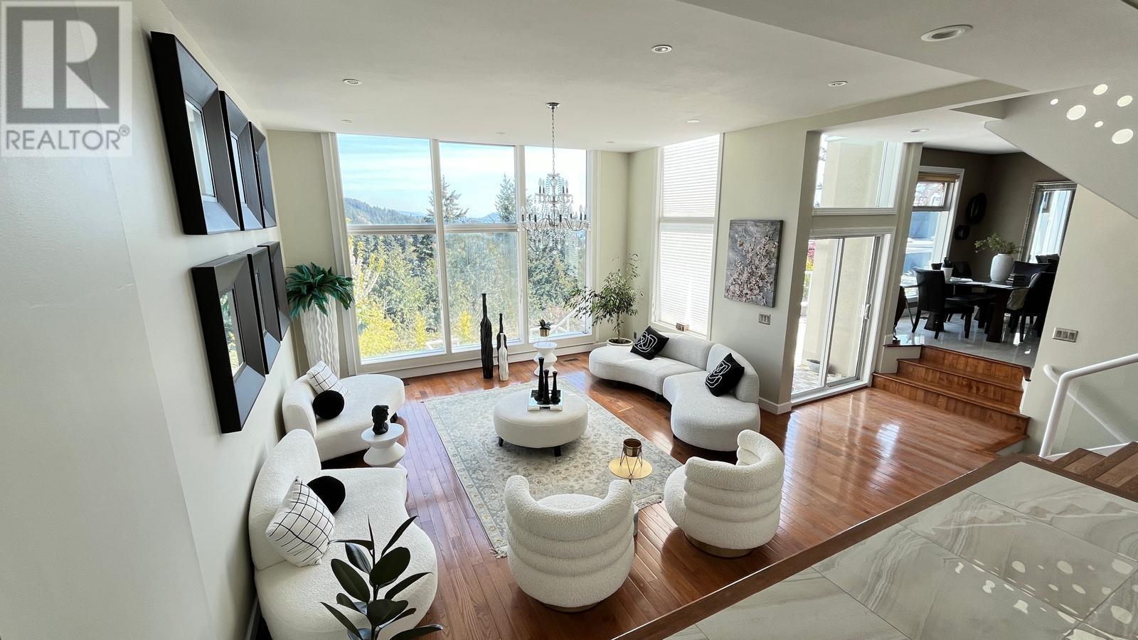 4992 Pinetree Crescent, West Vancouver, British Columbia  V7W 3A3 - Photo 2 - R2979634