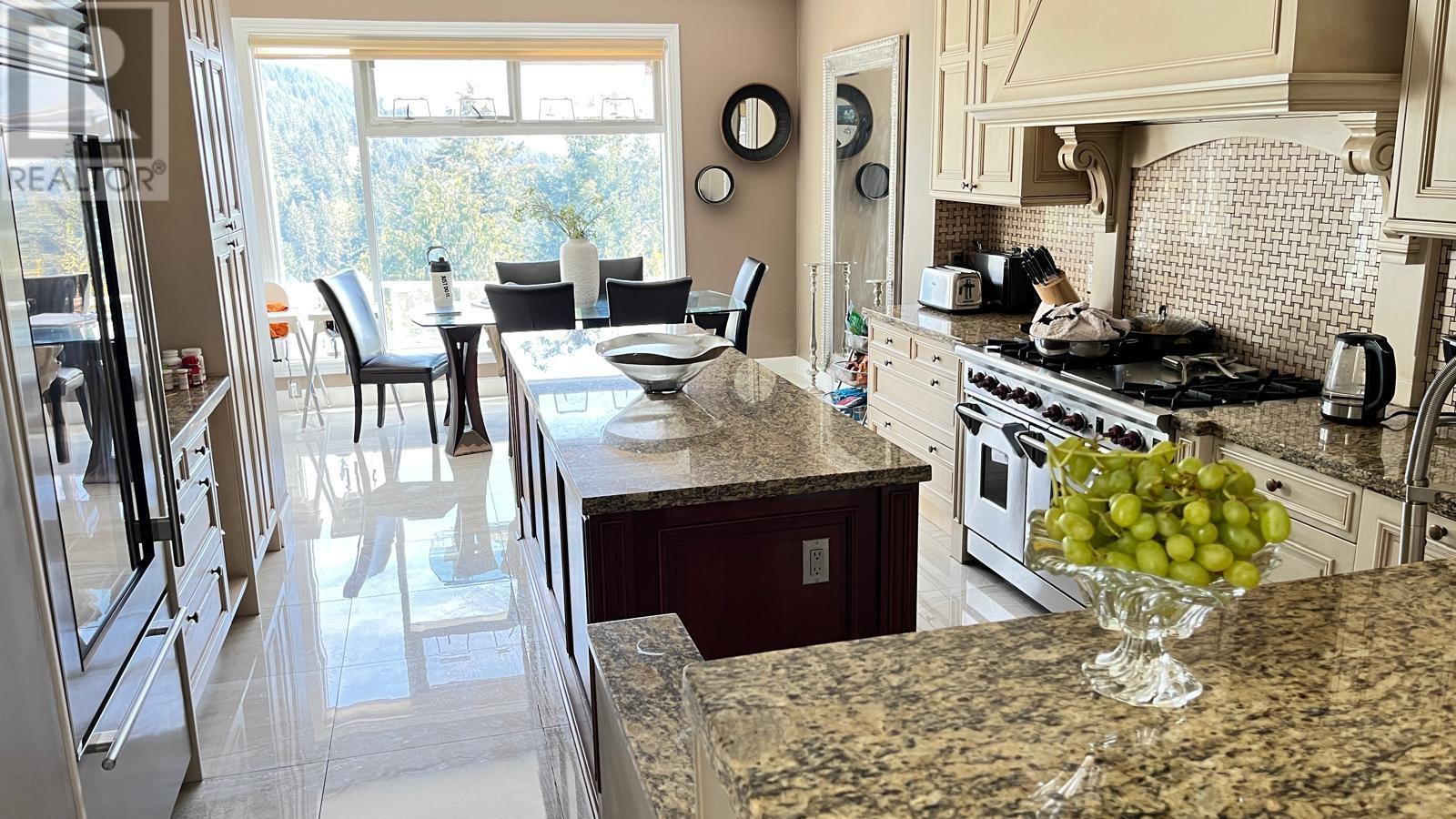 4992 Pinetree Crescent, West Vancouver, British Columbia  V7W 3A3 - Photo 5 - R2979634